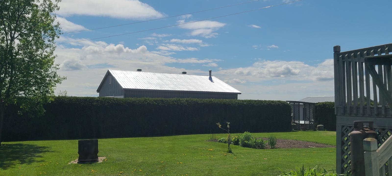 Peinture toiture en tôle grange agricole Québec
