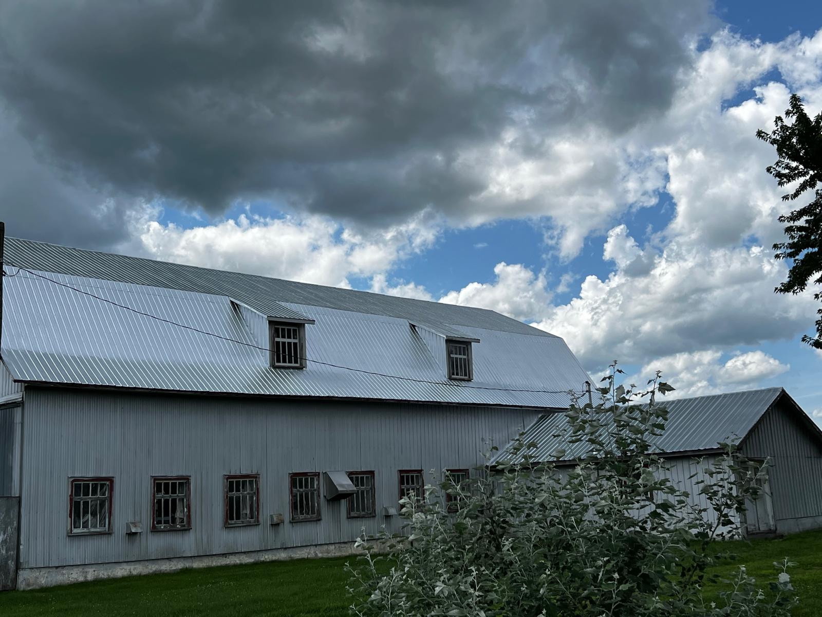 Peinture toiture tôle grange ferme Québec spécialiste